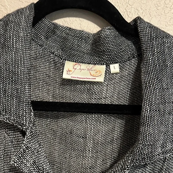 Black and white loose tweed Button-Up Long Sleeve jacket. Super Cute layer - Picture 3 of 5